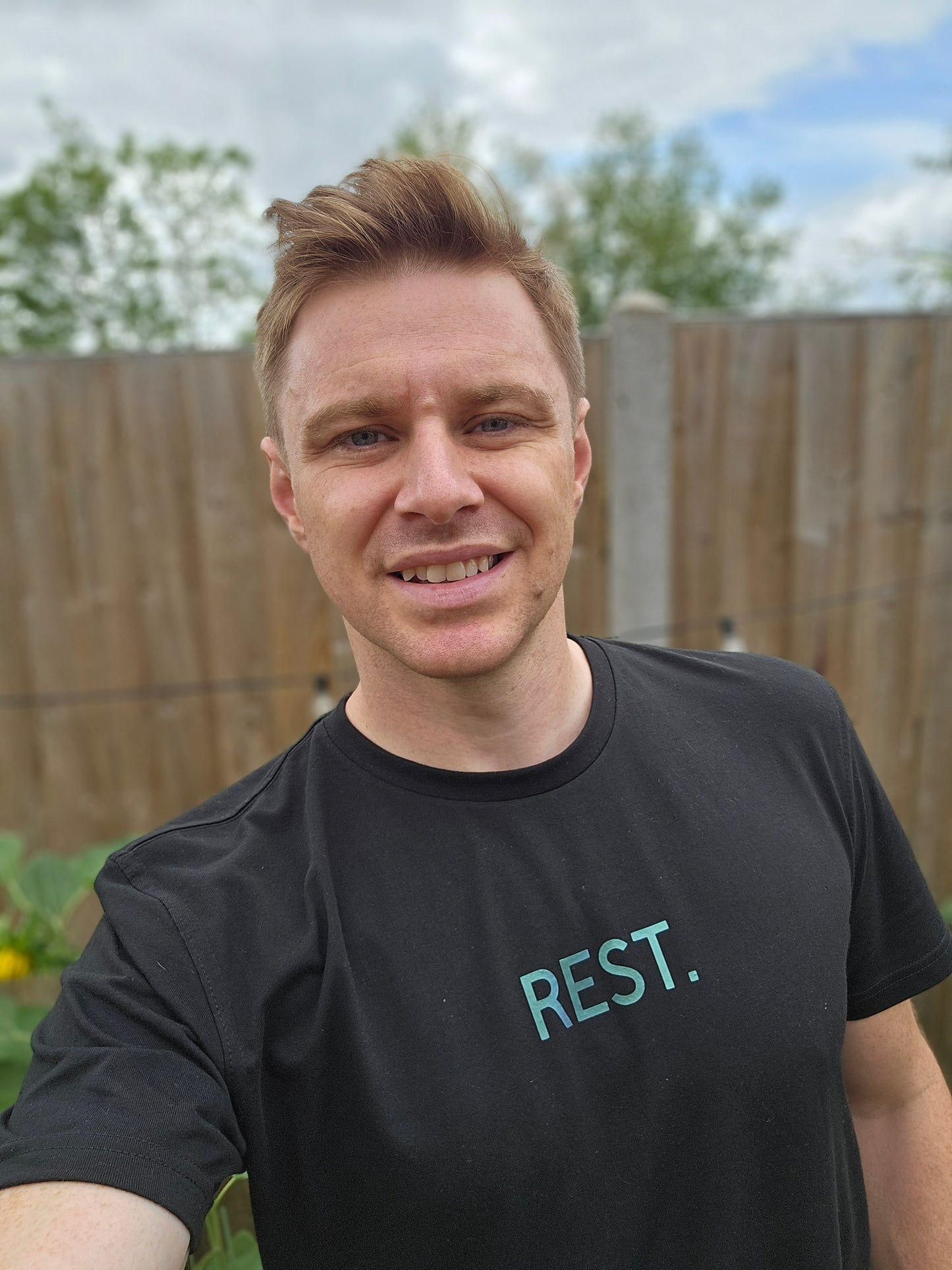 REST. Logo T-Shirt